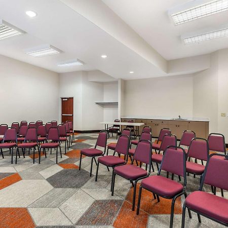 คอมฟอร์ท สวีท เรดมอนด์ แอร์พอร์ท Hotel ภายนอก รูปภาพ