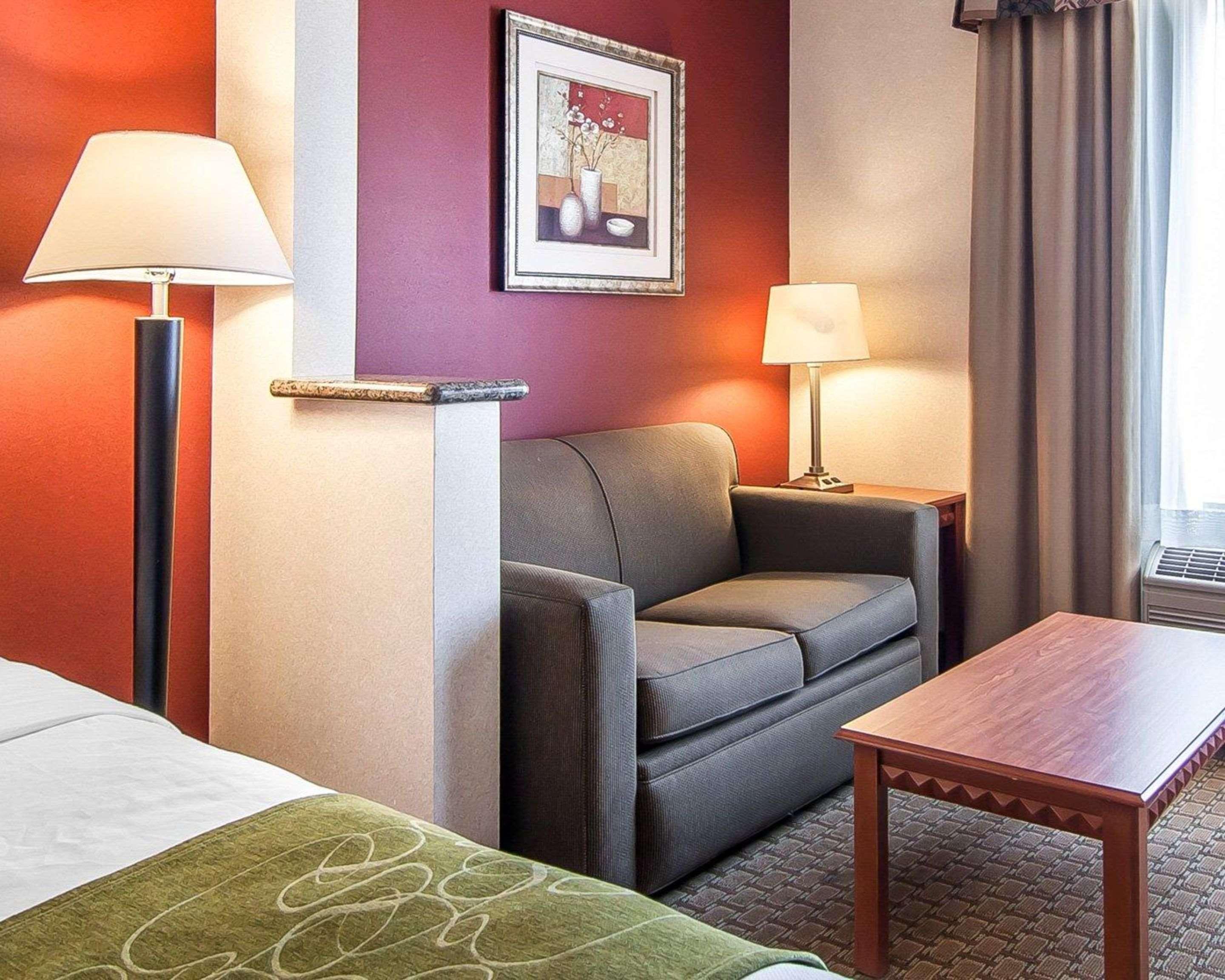 คอมฟอร์ท สวีท เรดมอนด์ แอร์พอร์ท Hotel ภายนอก รูปภาพ