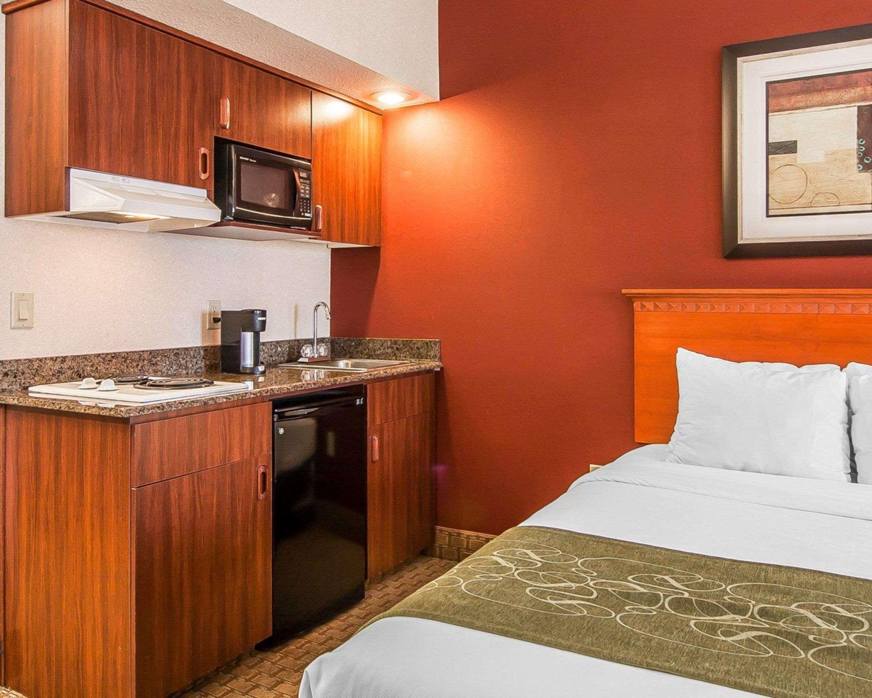 คอมฟอร์ท สวีท เรดมอนด์ แอร์พอร์ท Hotel ภายนอก รูปภาพ