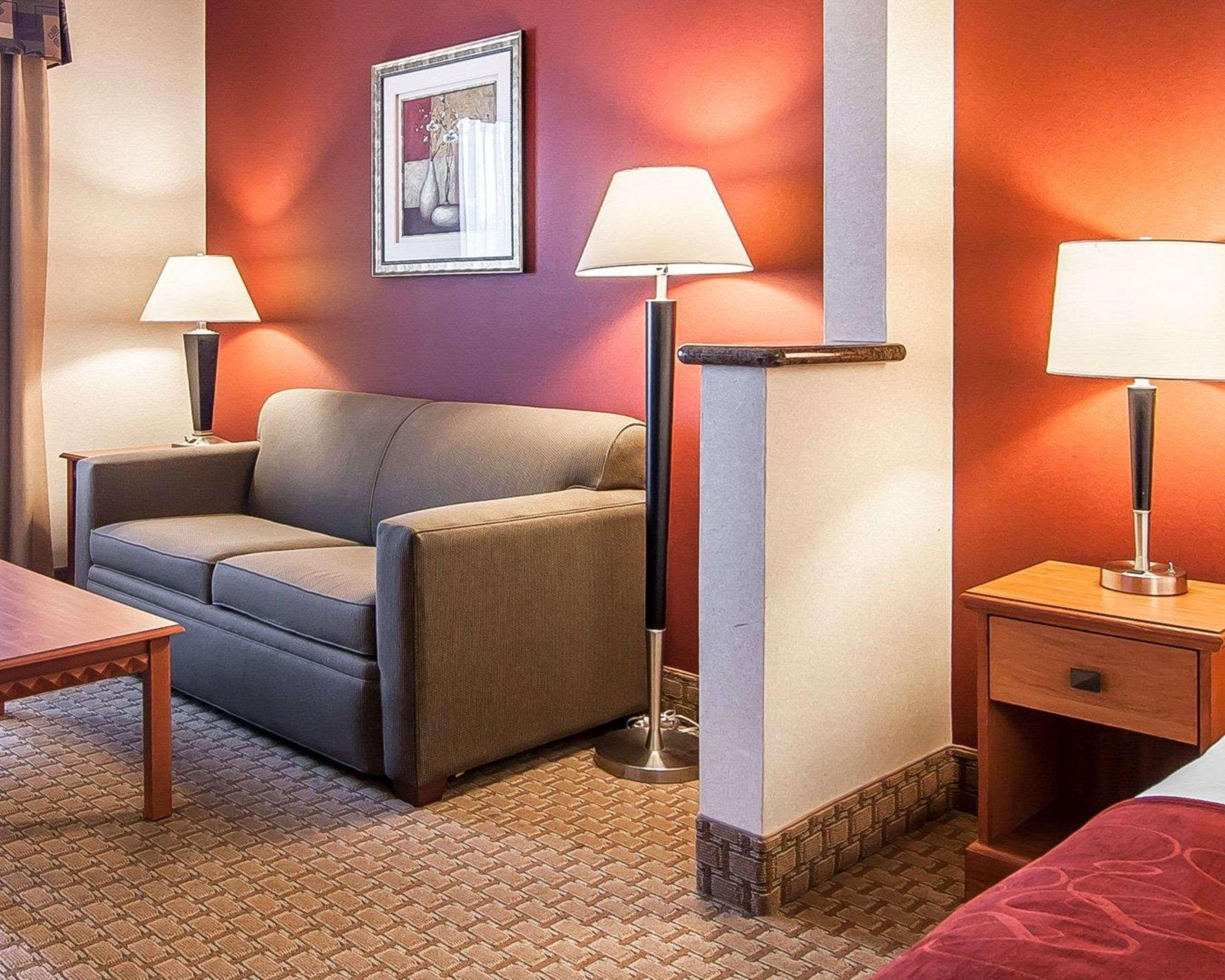 คอมฟอร์ท สวีท เรดมอนด์ แอร์พอร์ท Hotel ภายนอก รูปภาพ