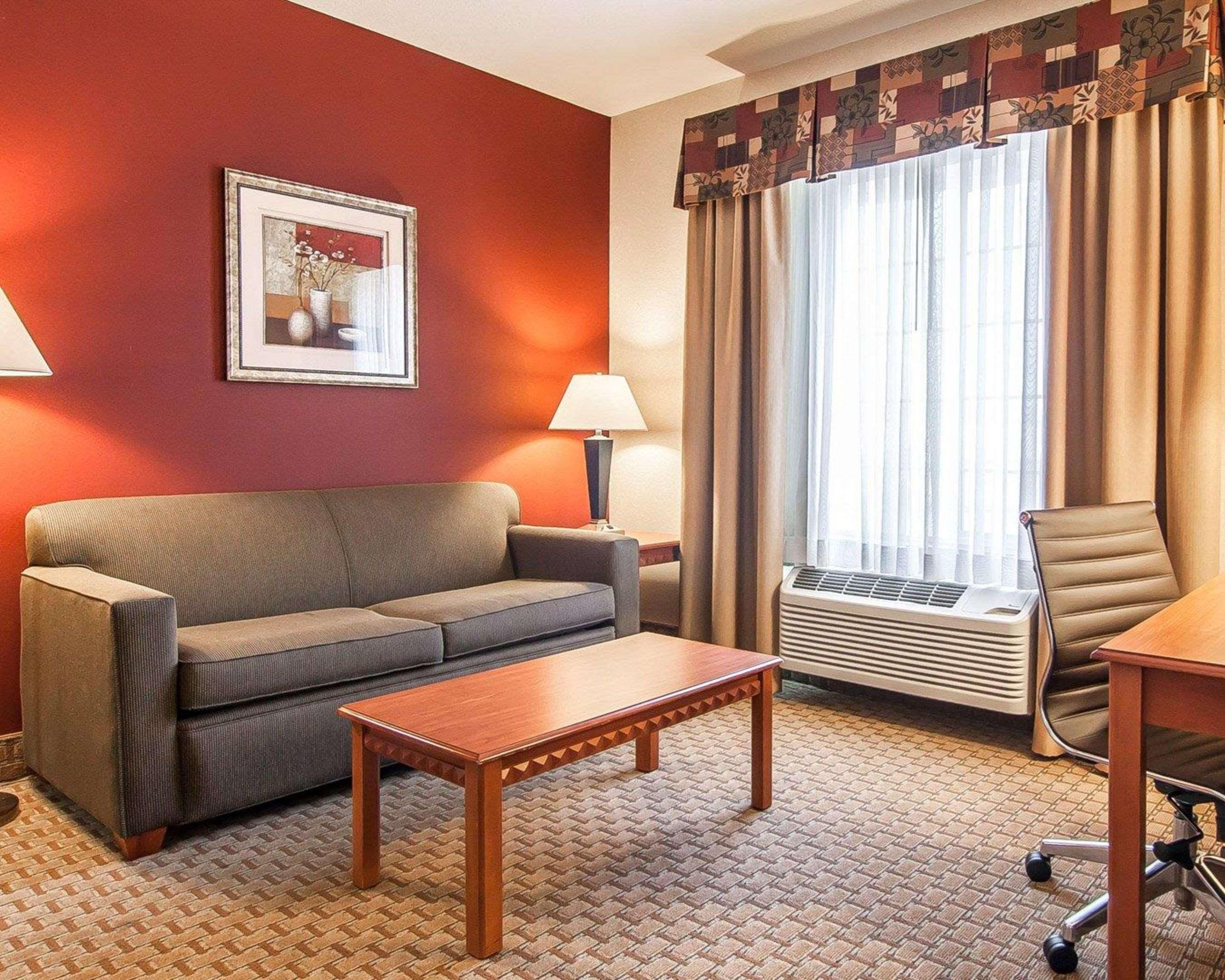 คอมฟอร์ท สวีท เรดมอนด์ แอร์พอร์ท Hotel ภายนอก รูปภาพ