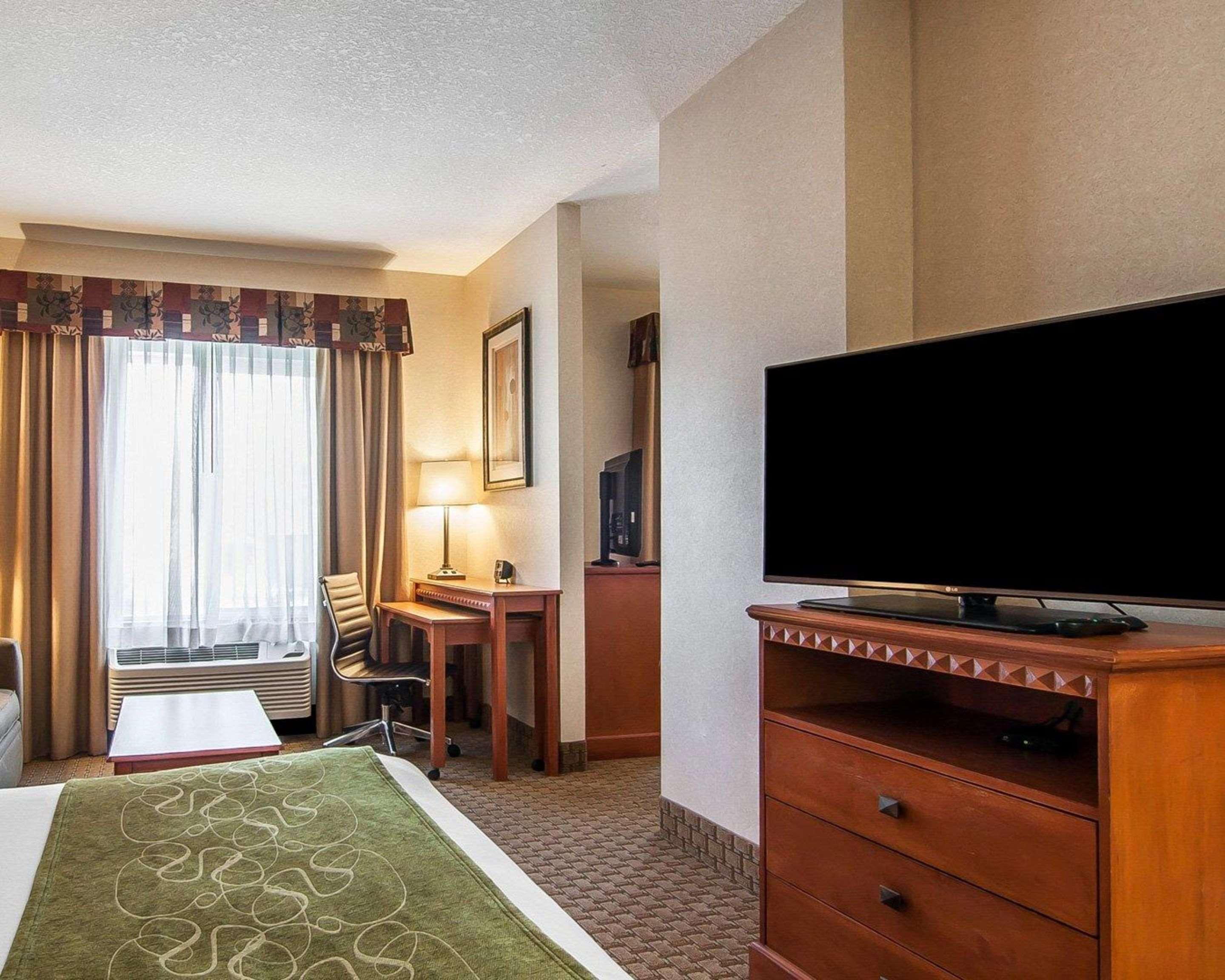 คอมฟอร์ท สวีท เรดมอนด์ แอร์พอร์ท Hotel ภายนอก รูปภาพ