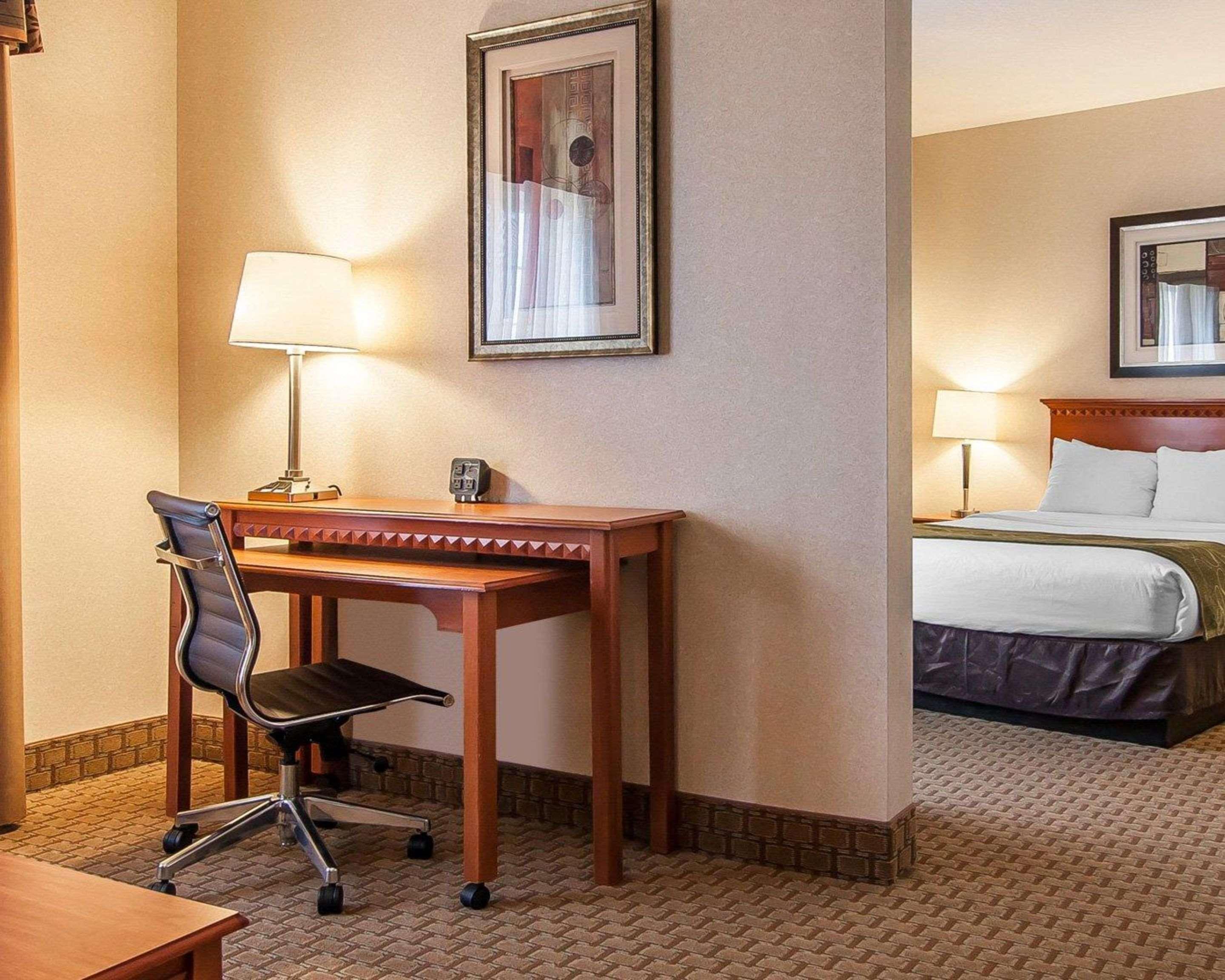 คอมฟอร์ท สวีท เรดมอนด์ แอร์พอร์ท Hotel ภายนอก รูปภาพ