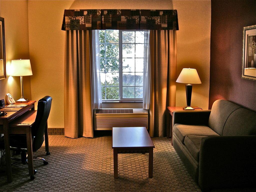 คอมฟอร์ท สวีท เรดมอนด์ แอร์พอร์ท Hotel ภายนอก รูปภาพ