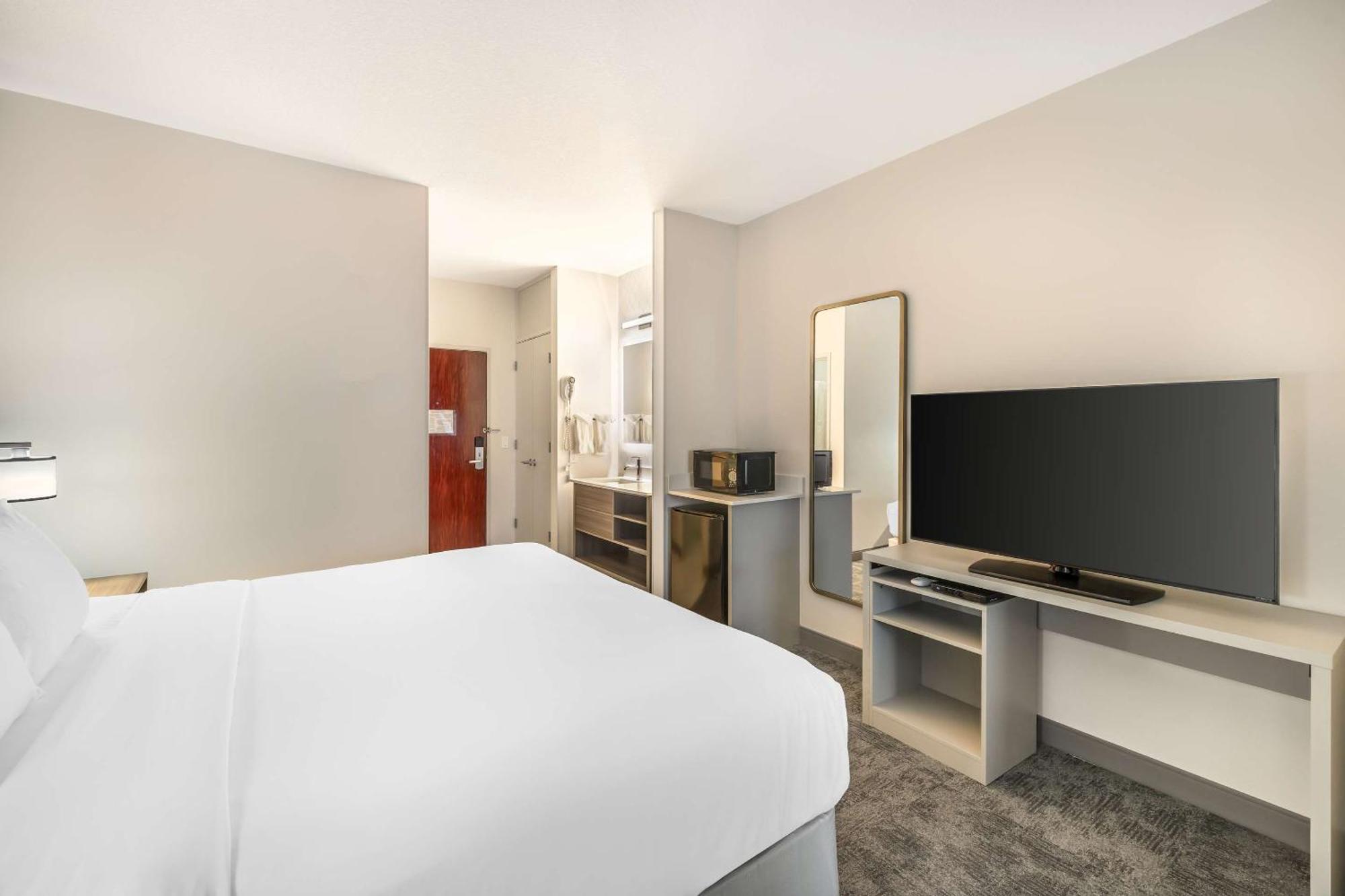 คอมฟอร์ท สวีท เรดมอนด์ แอร์พอร์ท Hotel ภายนอก รูปภาพ