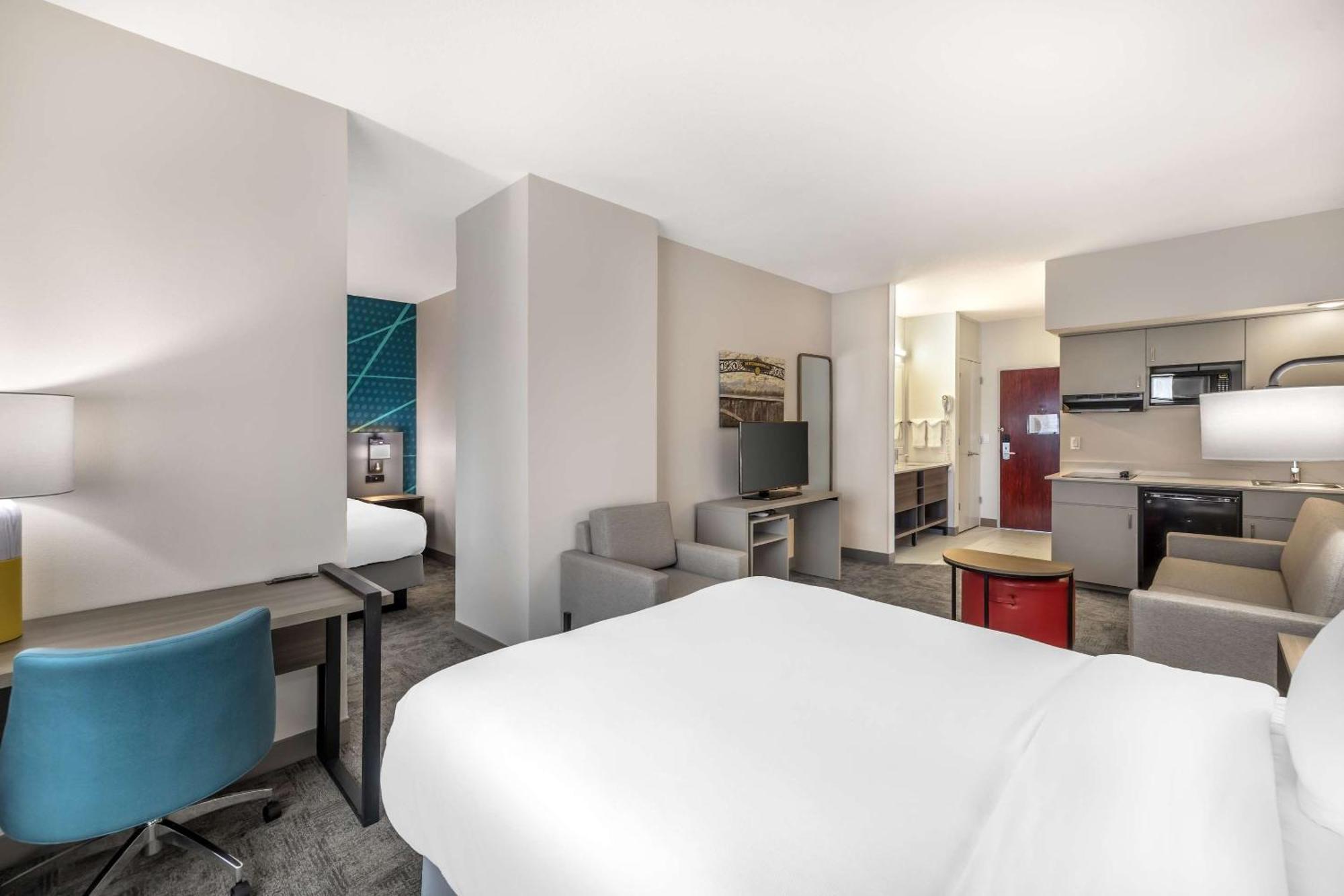 คอมฟอร์ท สวีท เรดมอนด์ แอร์พอร์ท Hotel ภายนอก รูปภาพ